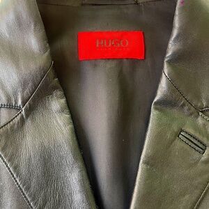 Butter soft - Like new, Vintage Matrix Hugo Boss lambskin trench. Fits 38S